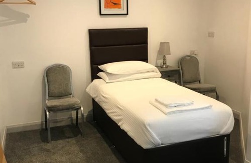 Turnchapel Hotel | The Lake House