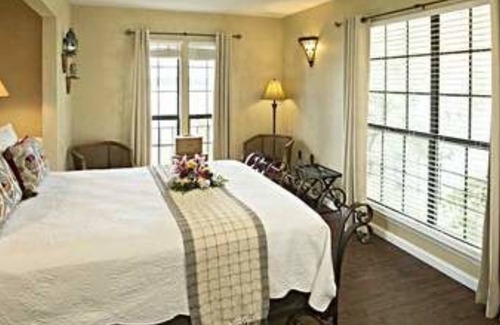 Canyon Lake Bed & Breakfast | The Lakehouse Bed & Breakfast
