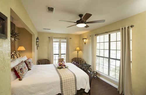 Canyon Lake Bed & Breakfast | The Lakehouse Bed & Breakfast