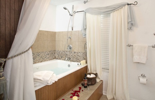 Canyon Lake Bed & Breakfast | The Lakehouse Bed & Breakfast