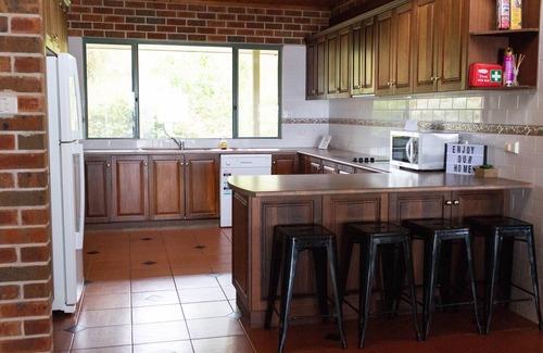 Coomba Park House | The Lakehouse - SLEEPS 12 Comfortably in 5 Bedrooms and 3 Bathrooms