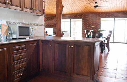 Coomba Park House | The Lakehouse - SLEEPS 12 Comfortably in 5 Bedrooms and 3 Bathrooms