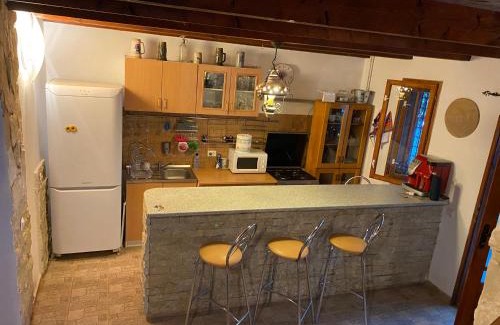 Taut House | The LakeHouse Tauț