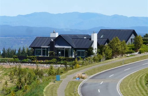 Acacia Bay House | The Lakeview House