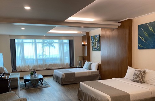 Tagaytay Hotel | The Lakeview Suites