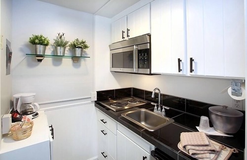 Seaside Hotel | The Lanai At The Cove