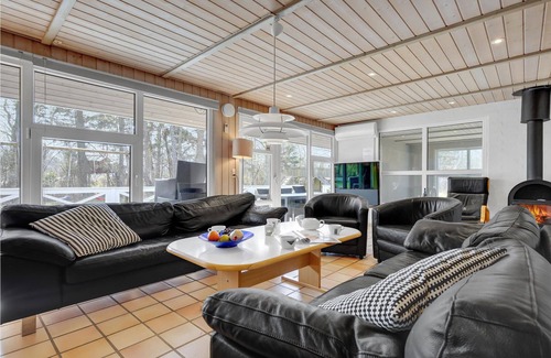 Udsholt Sand House | The large cottage with indoor pool, whirlpool for 6 and sauna welcomes you on a level plot, which is