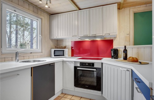 Udsholt Sand House | The large cottage with indoor pool, whirlpool for 6 and sauna welcomes you on a level plot, which is