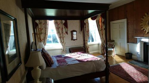 Holt Apartment | The Lawns House