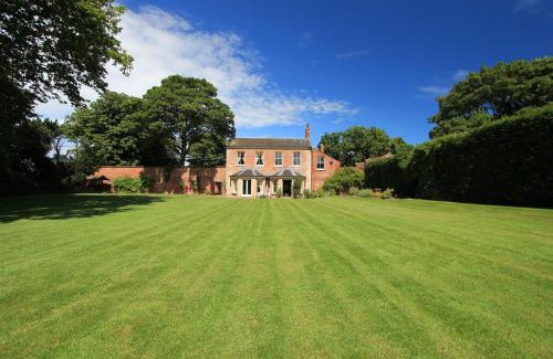 Holt Apartment | The Lawns House