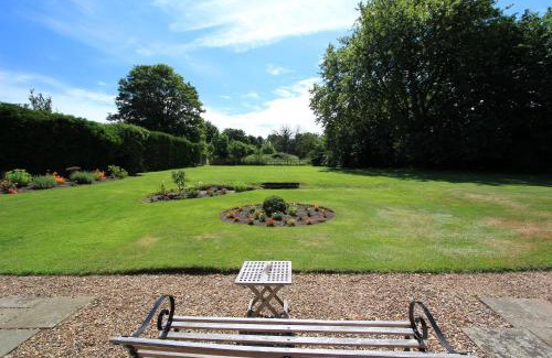 Holt Apartment | The Lawns House