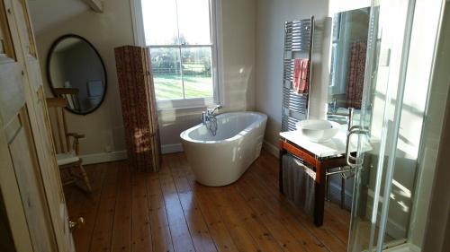 Holt Apartment | The Lawns House