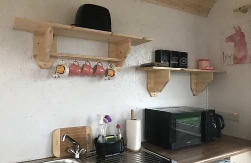 Ballyshannon Apartment | The Lazy Llama Shepherd Hut Campview Farm Stay