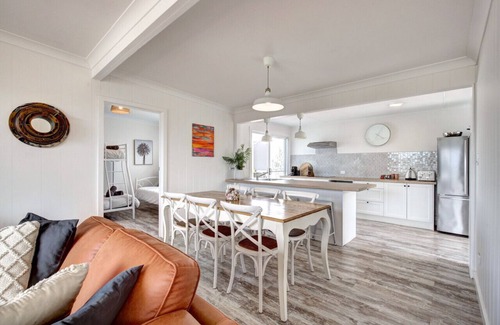 Goolwa South House | The Lazy Palm Beach Shack with Modern Touches