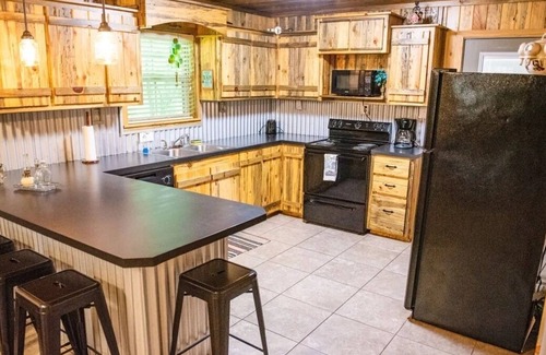 Lindale Cabin | The Leanin' Tree - Nestled Amongst The Piney Woods Of East Texas by RedAwning