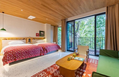 Lujiang House | The lesser of the two has the Lushan residence