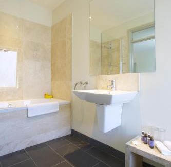 Newquay Hotel | The Lewinnick Lodge