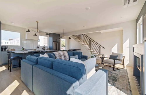 Chestnut Hill House | The Linden – Rooftop Views & Refined Design, New!