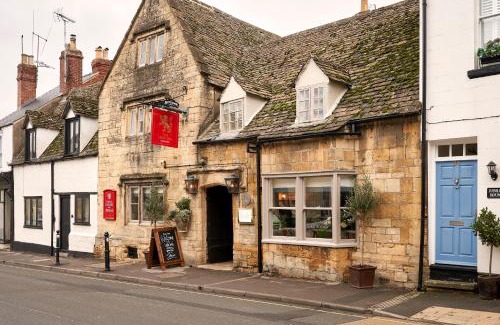Winchcombe Hotel | The Lion Inn