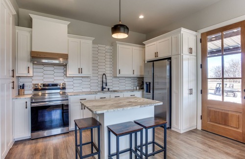 Collinsville House | "The Little Ass Apartment!" Country Retreat Getaway!