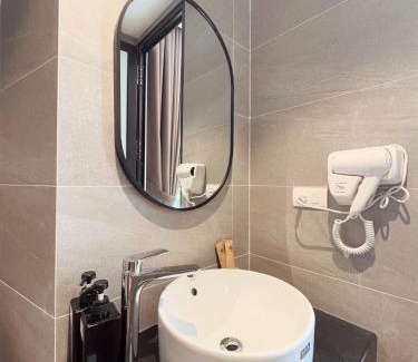 Ba Dinh Apartment | The Little Home - Đội Cấn - Smart home - Cozy - Super Central