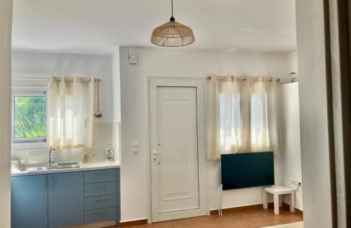 Oxilithos Villa | The Little House by the Sea