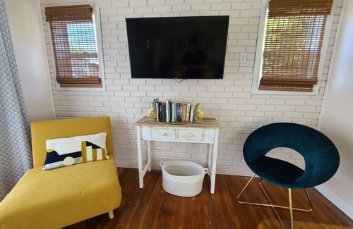 Slatterly Park House | The Little House/Stylish & Cozy ~ 2 mi from Mayo Clinic