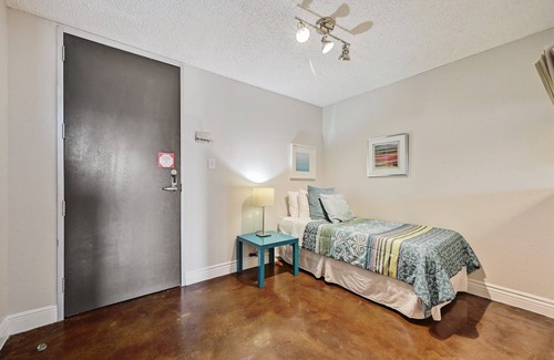 Downtown Austin Apartment | The Littlefields by Lodgewell | Modern Loft | B6