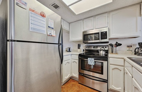 Downtown Austin Apartment | The Littlefields by Lodgewell | Modern Loft | B6