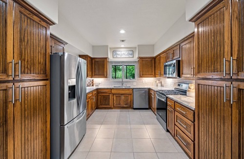 Fredericksburg House | The Live Oak Haus (Sleeps 19) - 6 Bed | 6 Bath | Pool + Hot Tub + Fire Pit