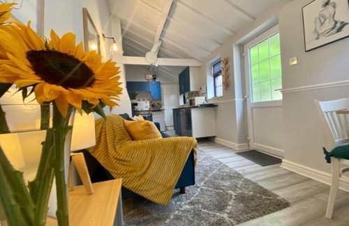 Milwich Cabin | The Lodge at Pickford House NEC and B'Ham Airport