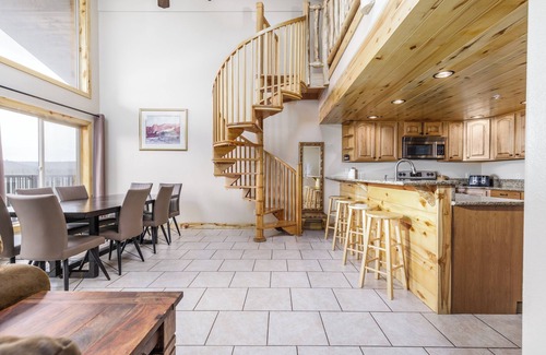 Meadow View Heights Apartment | The Lodge at Duck Creek: EAGLE'S LOOKOUT SUITE