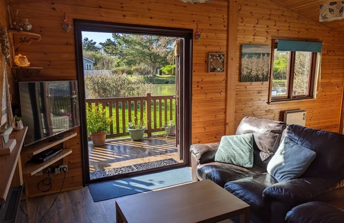 New Forest District Cabin | The Lodge By The Lake at Shorefield Holiday Park