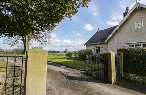 Overton-on-dee House | The Lodge