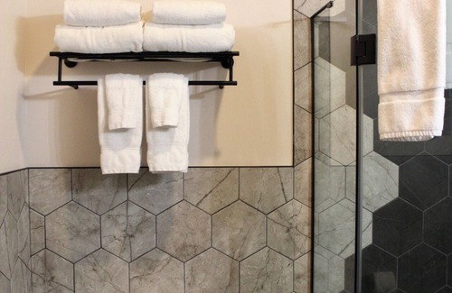 Hancock Apartment | The Lodge- Kennedy Suite