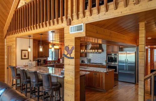 Clay Springs House | The Lodge Large Cabin, 17 Acres, Playground, Forest Access