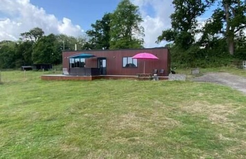 Ryde Cabin | The Lodge, Ravens Oak Farm, Ryde