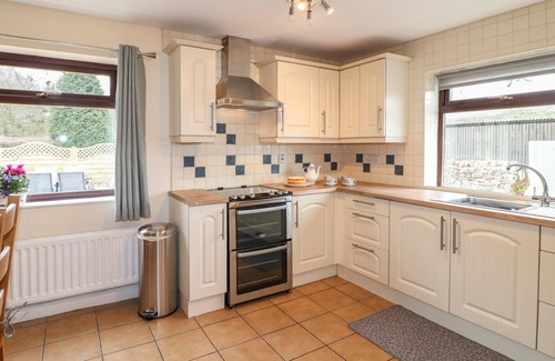 Crich Cottage | THE LODGE, with open fire in Wirksworth