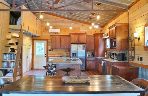 Bryan Apartment | The Loft at Lucky Eagle~Aggieland Vacation Rentals