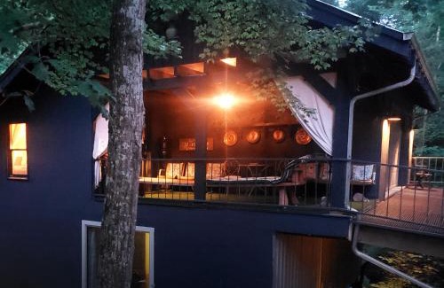 Hickman House | The Loft at Old Falls