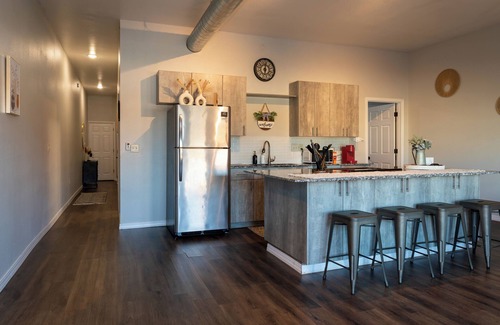 Chelsea Apartment | The Loft on Main. Cozy 2-bedroom apartment in Chelsea with all the amenities.