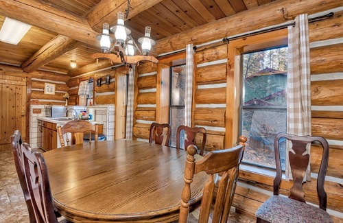 Yosemite National Park Cabin | The Log Home Quintessential Log Cabin in Ynp!