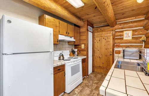 Yosemite National Park Cabin | The Log Home Quintessential Log Cabin in Ynp!