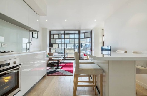 Prahran Apartment | The Looking Glass Art Deco Vibes near Chapel St