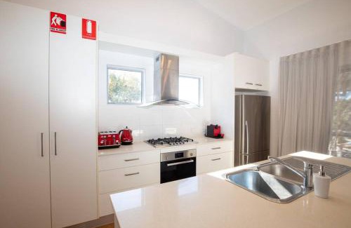 Point Lookout House | THE LOOKOUT BEACH HOUSE