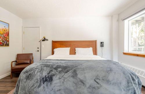 Kirkwood Apartment | The Lookout Loft Great views and King Sized Bed
