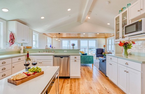 Dillon Beach Cabin | The Lookout-Walk to Beach!Remodeled Cozy & Charming BeachCabin!Views!Dog/WiFi