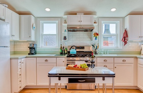 Dillon Beach Cabin | The Lookout-Walk to Beach!Remodeled Cozy & Charming BeachCabin!Views!Dog/WiFi