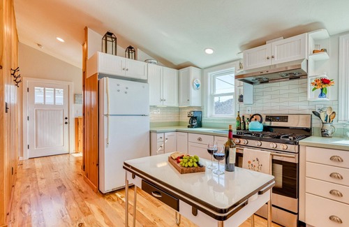 Dillon Beach Cabin | The Lookout-Walk to Beach!Remodeled Cozy & Charming BeachCabin!Views!Dog/WiFi