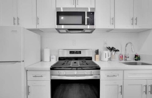 Ontario Apartment | The Lovely Studio - BRAND NEW !